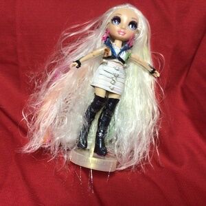 RAINBOW HIGH doll AMAYA